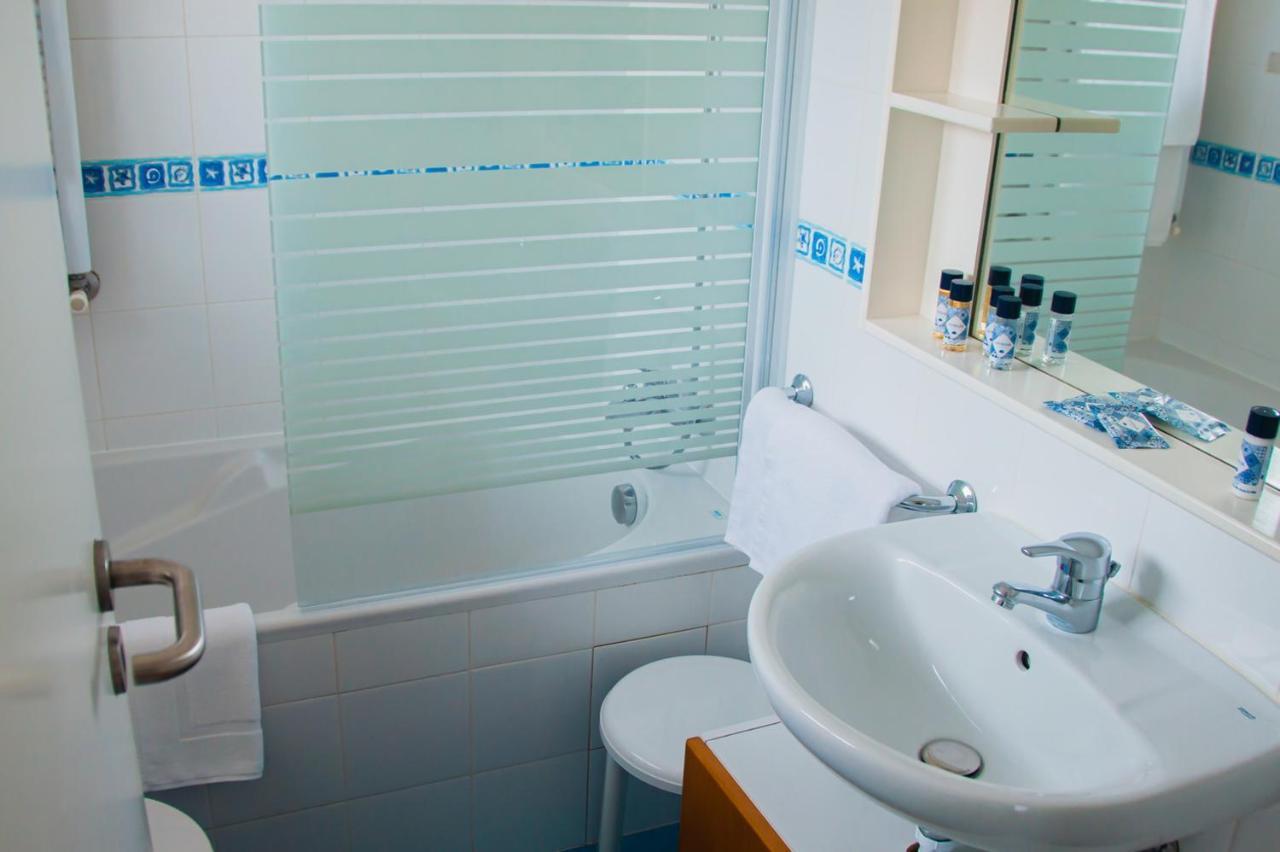 Pedrogao Guesthouse Exteriér fotografie A typical bathroom in a hotel